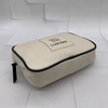 Cremefarbener Kosmetik-Organizer mit Waffelstruktur