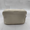 Cremefarbener Kosmetik-Organizer mit Waffelstruktur